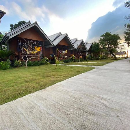 Amity Beach Resort Maret Ngoại thất bức ảnh