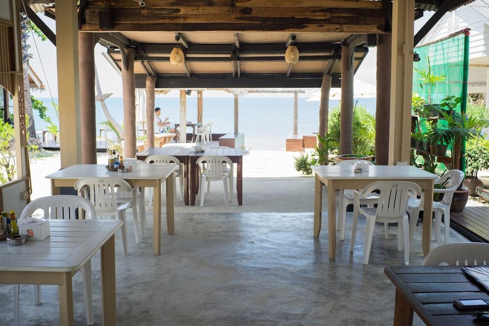 Amity Beach Resort Maret Ngoại thất bức ảnh