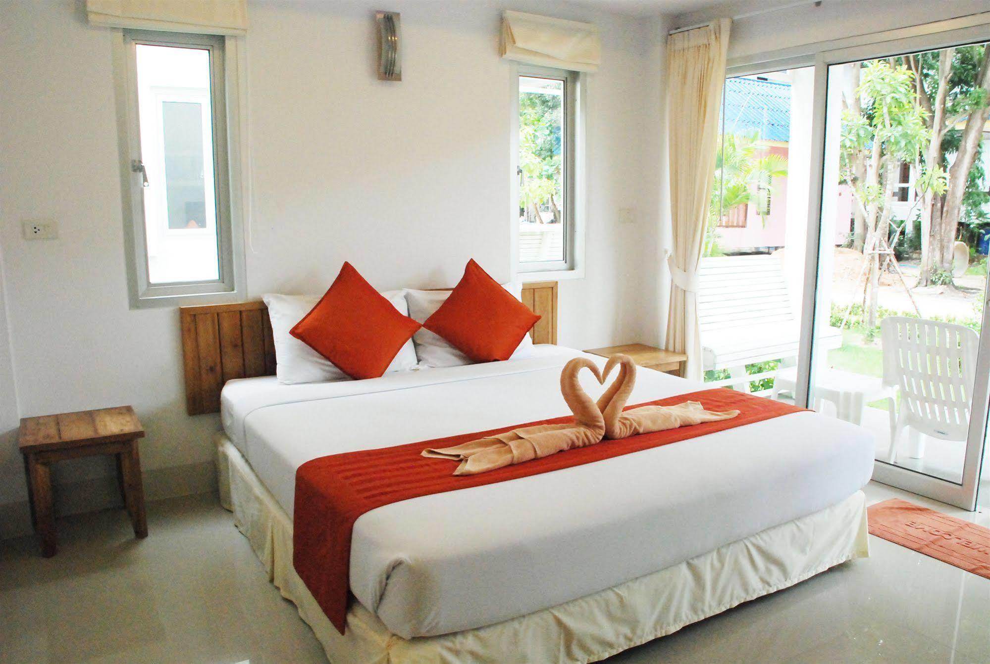 Amity Beach Resort Maret Ngoại thất bức ảnh