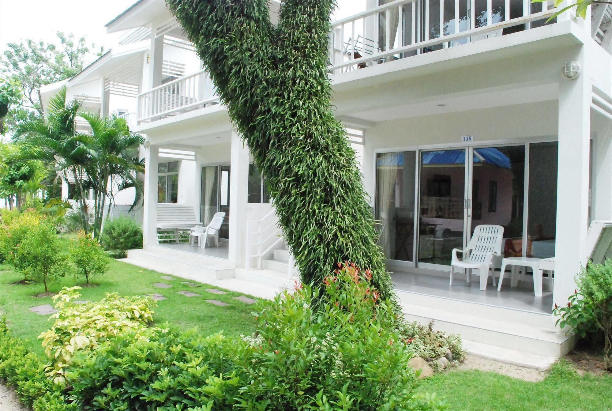 Amity Beach Resort Maret Ngoại thất bức ảnh