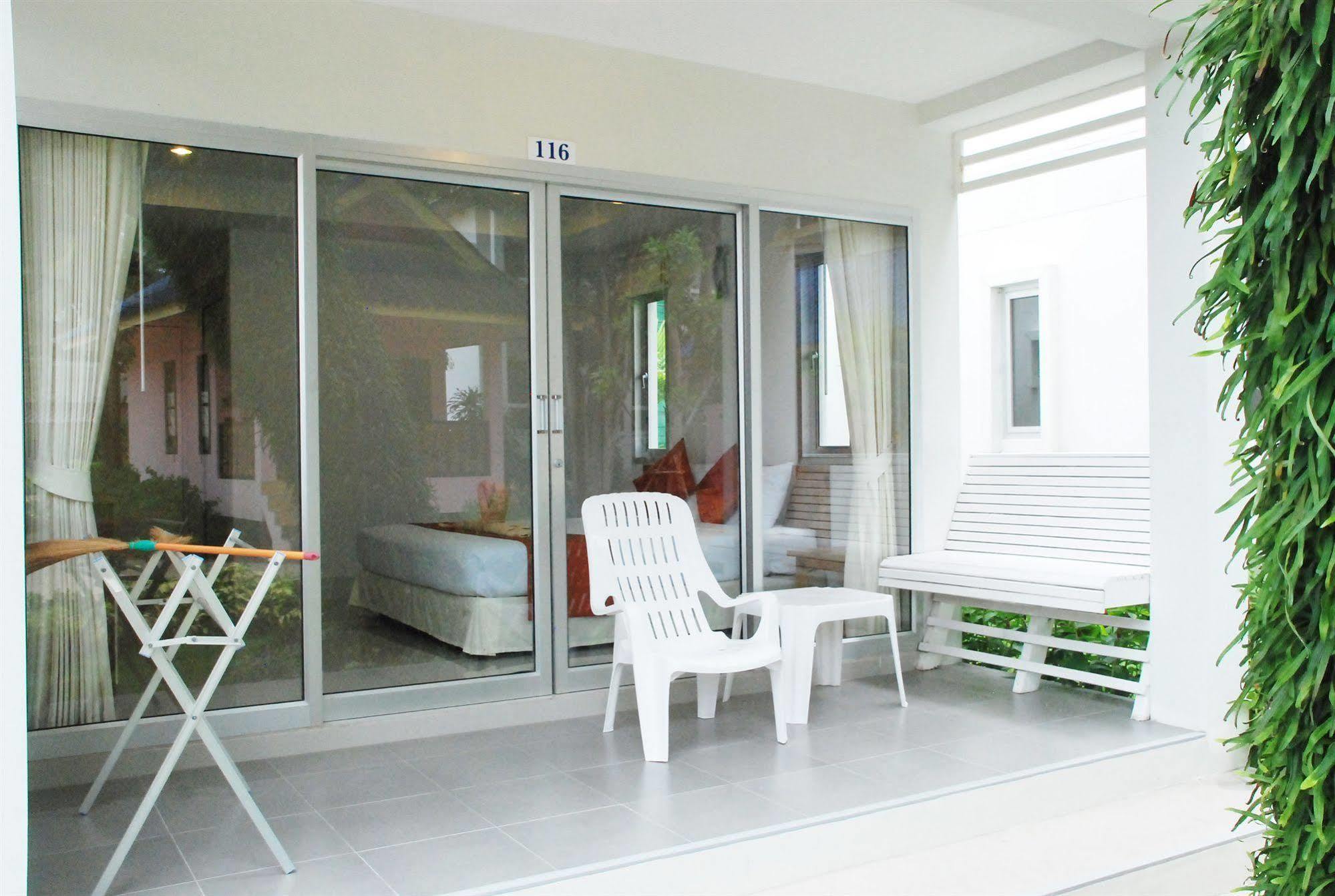 Amity Beach Resort Maret Ngoại thất bức ảnh