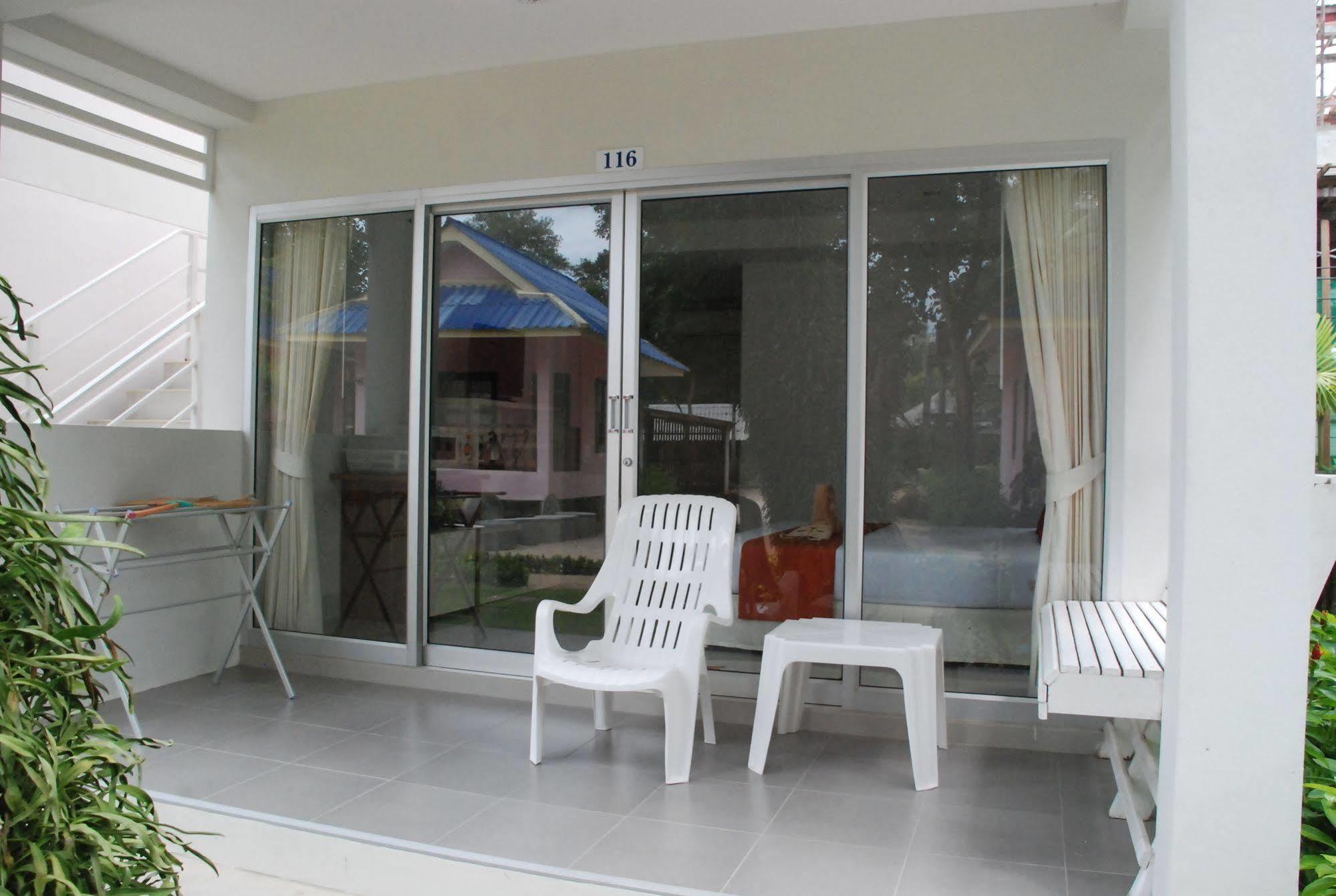 Amity Beach Resort Maret Ngoại thất bức ảnh