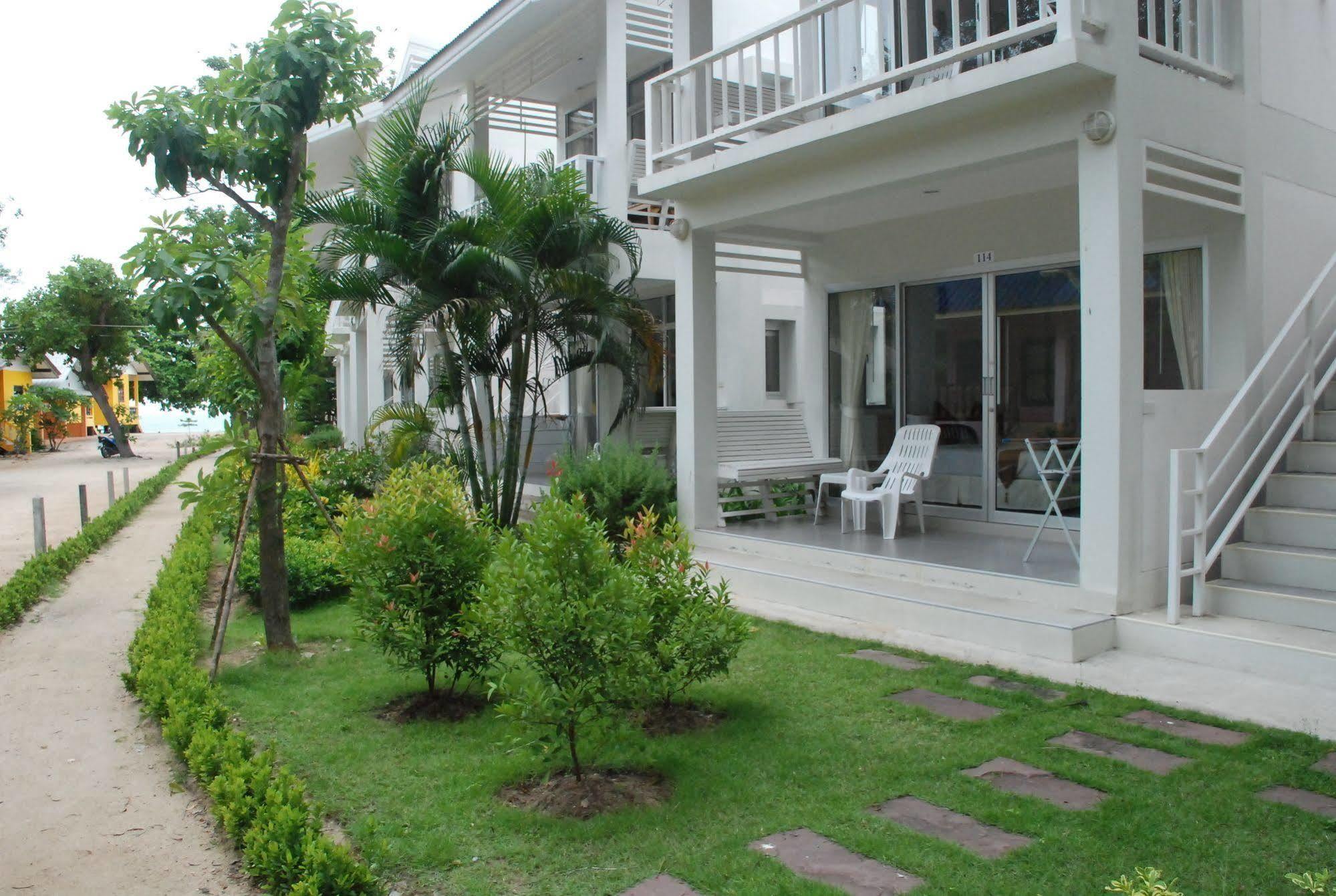 Amity Beach Resort Maret Ngoại thất bức ảnh