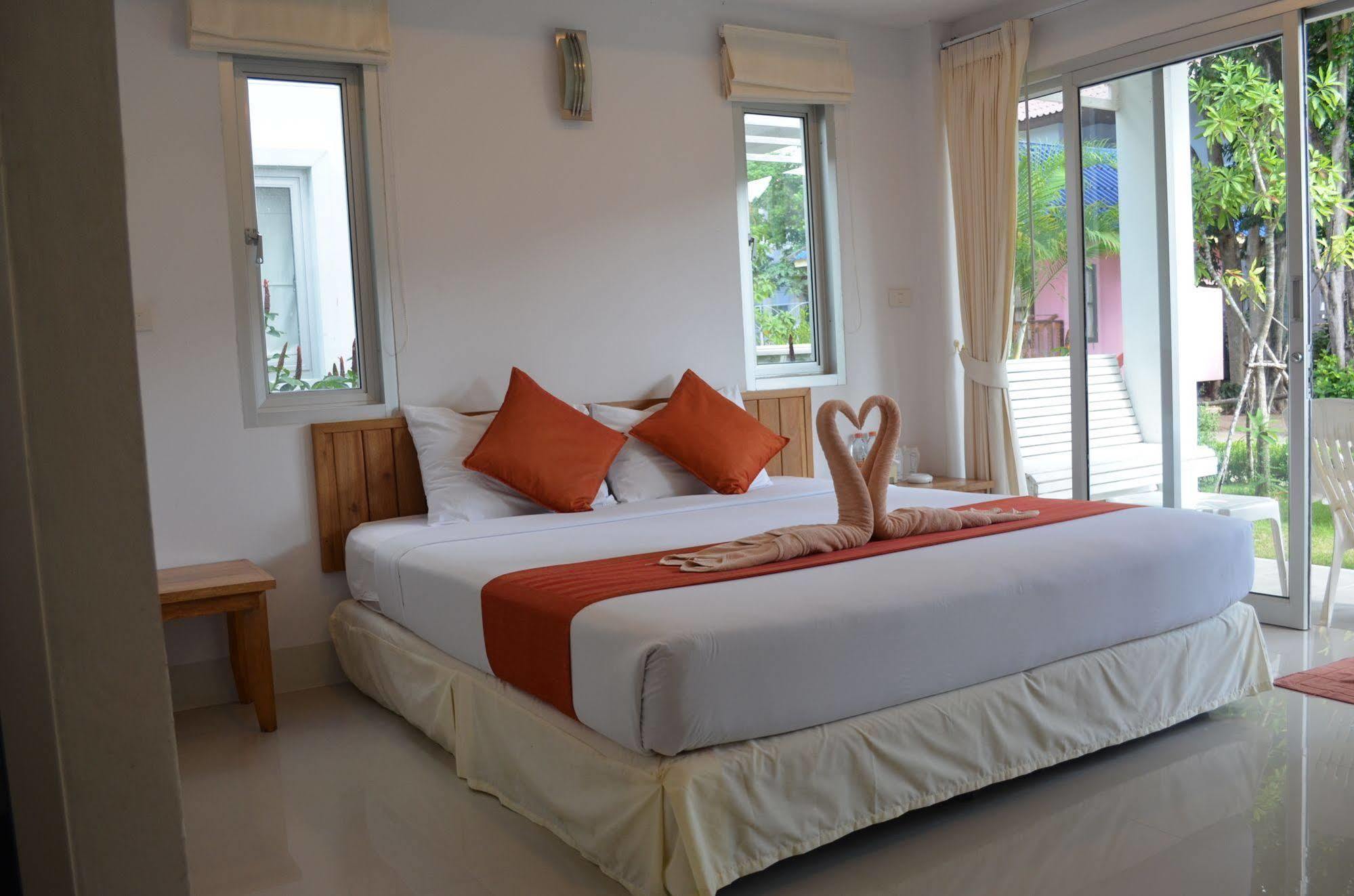 Amity Beach Resort Maret Ngoại thất bức ảnh