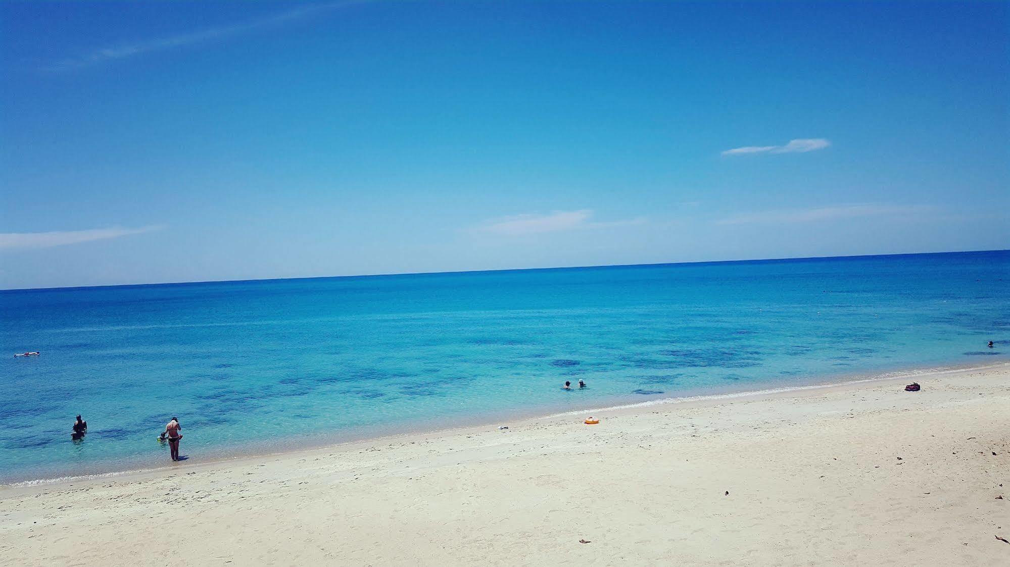 Amity Beach Resort Maret Ngoại thất bức ảnh