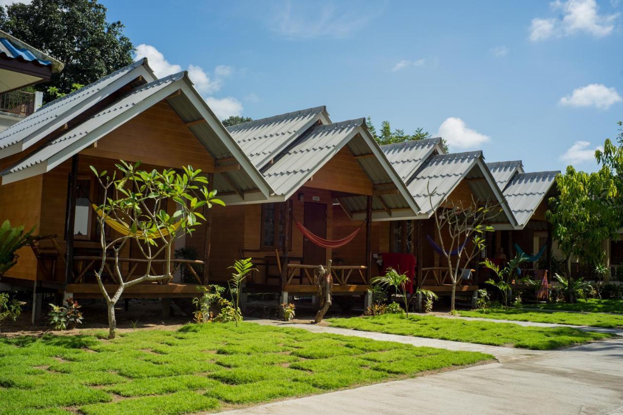 Amity Beach Resort Maret Ngoại thất bức ảnh