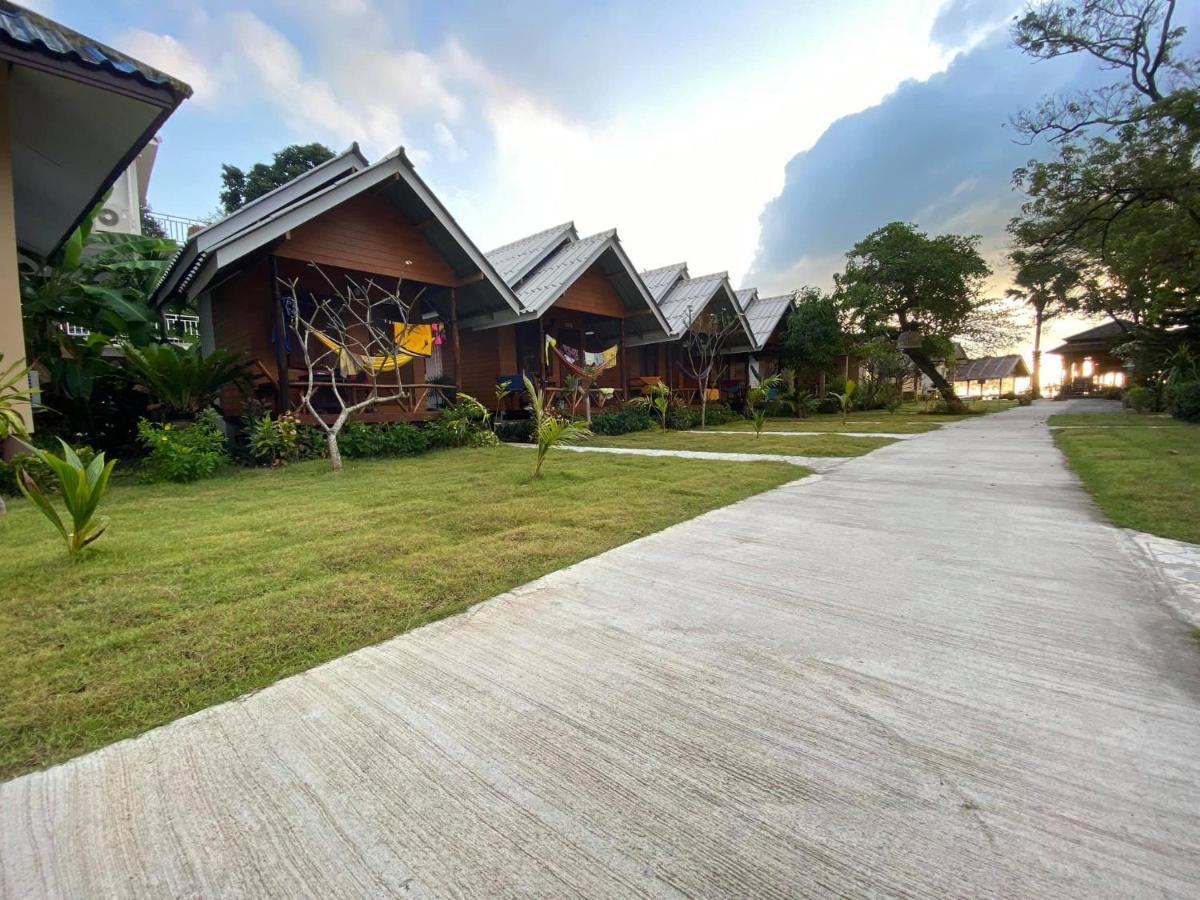 Amity Beach Resort Maret Ngoại thất bức ảnh